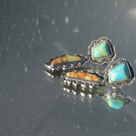 Green Boulder Turquoise Southwestern Earrings Drop - Picture 3 of 4